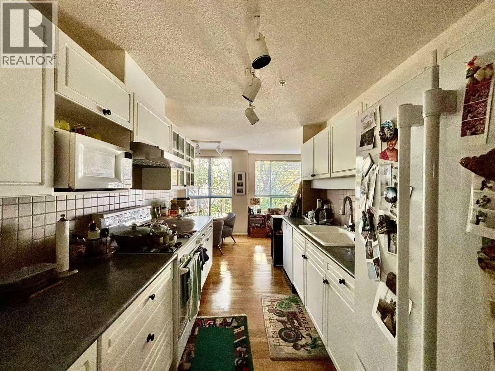 209 5670 Hampton Place Property Photo 5