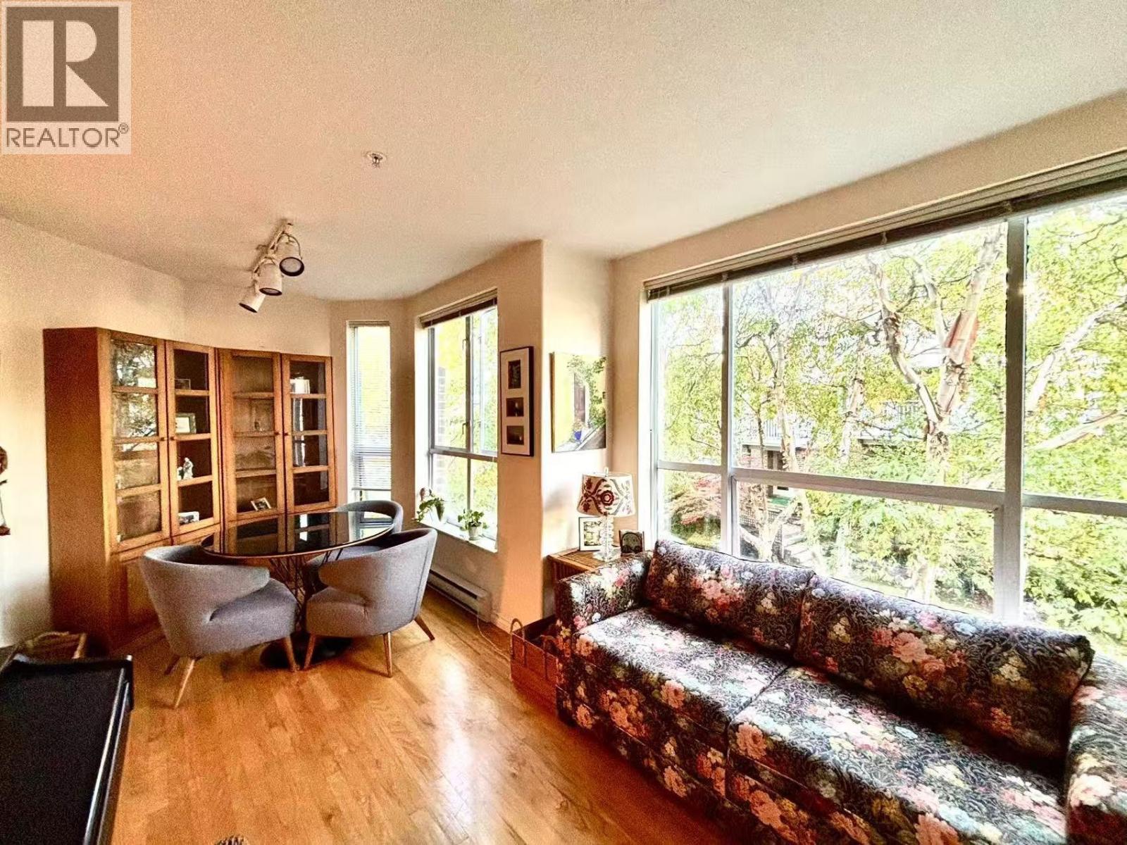 209 5670 Hampton Place Property Photo 14