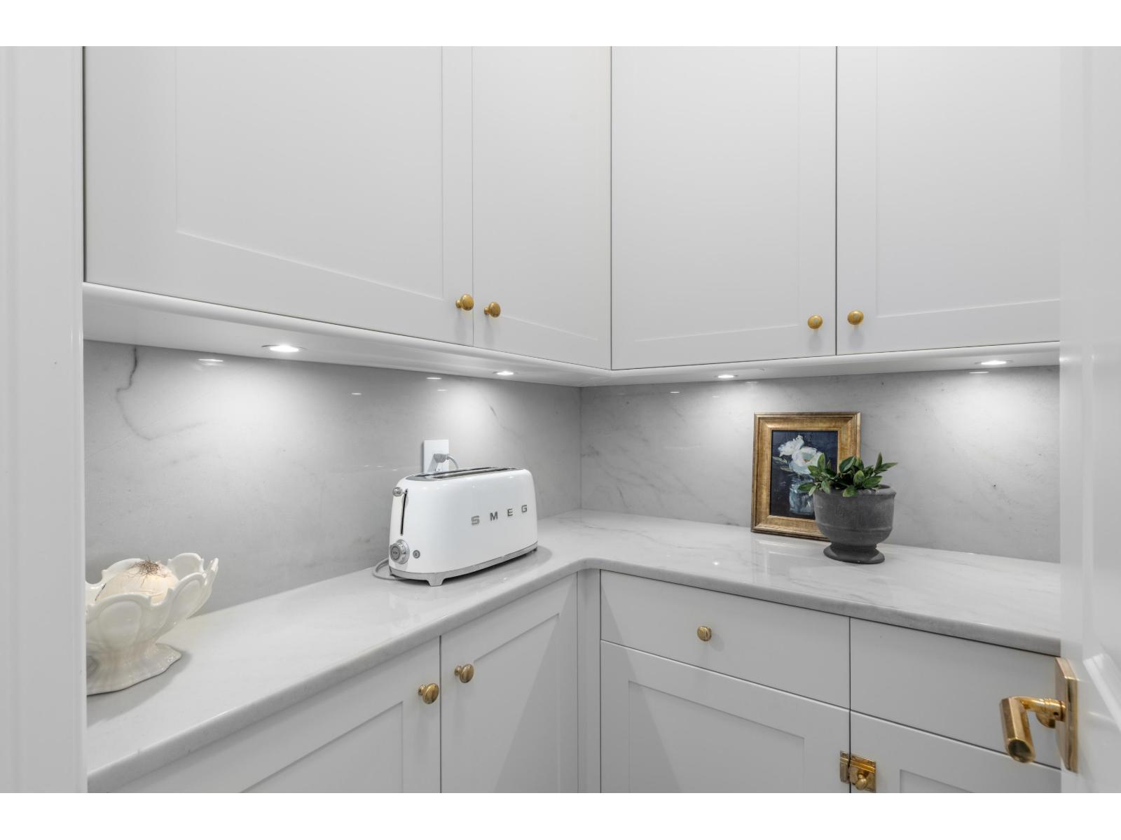 18238 20 Avenue Property Photo 21