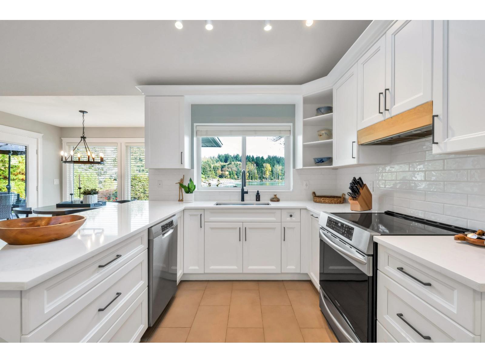 3152 204 Street Property Photo 14