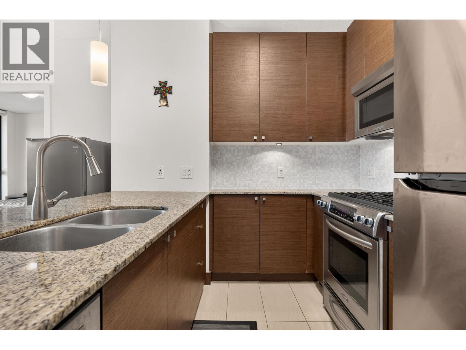 1503 400 Capilano Road Property Photo 6