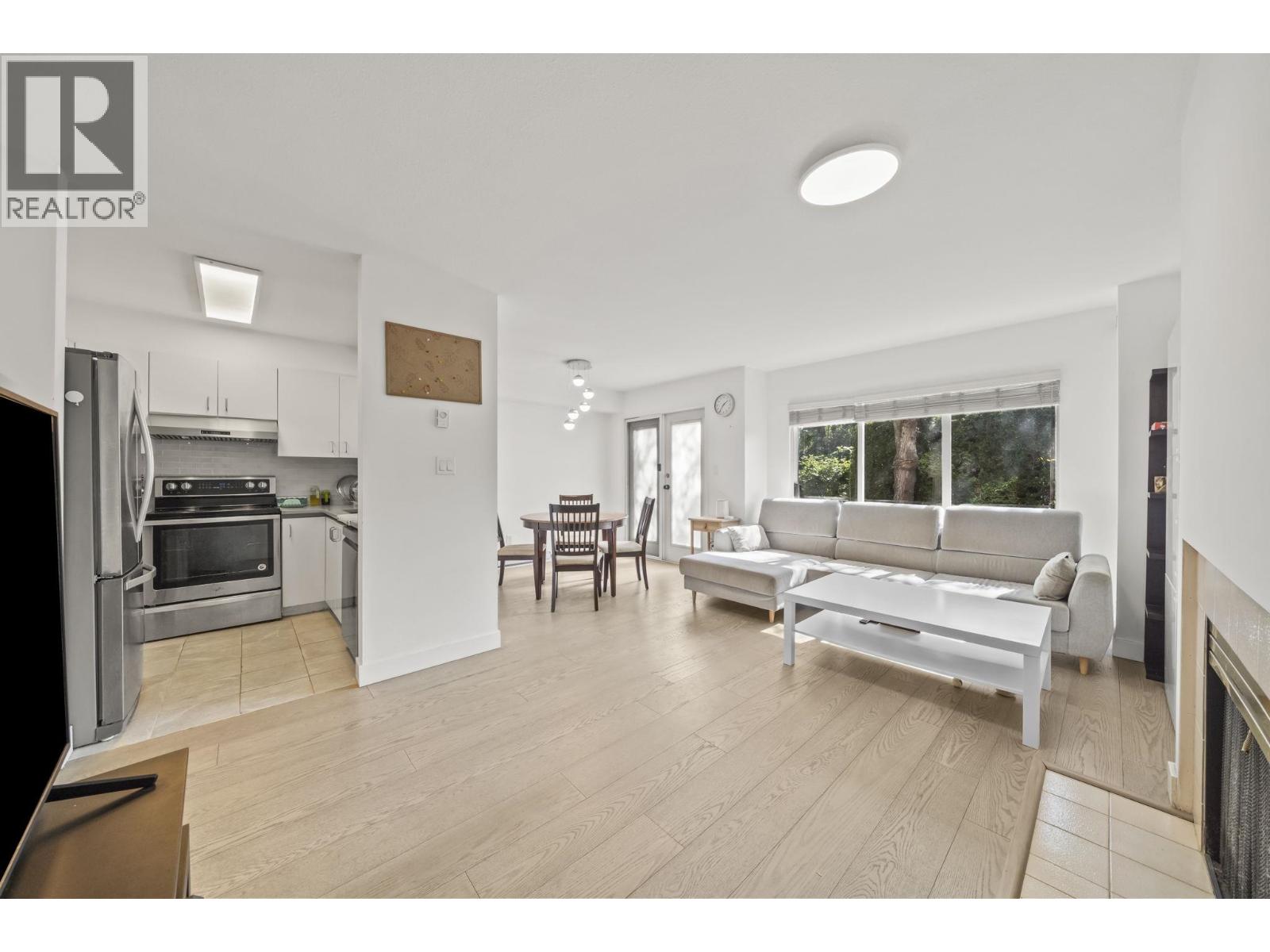 112 2211 No. 4 Road Property Photo 2