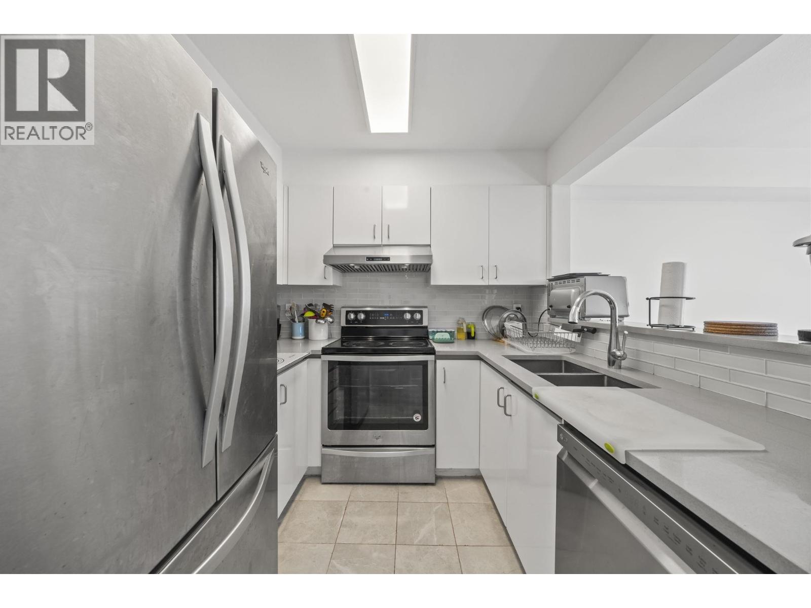 112 2211 No. 4 Road Property Photo 4