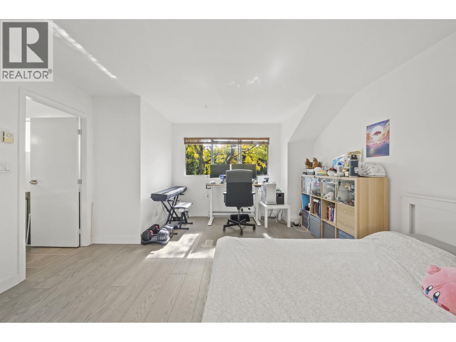 112 2211 No. 4 Road Property Photo 12