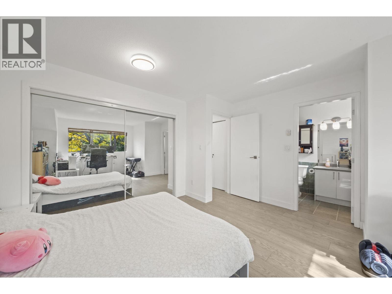 112 2211 No. 4 Road Property Photo 13