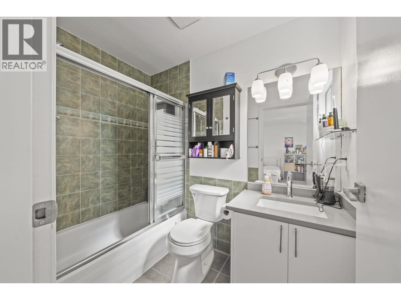 112 2211 No. 4 Road Property Photo 14