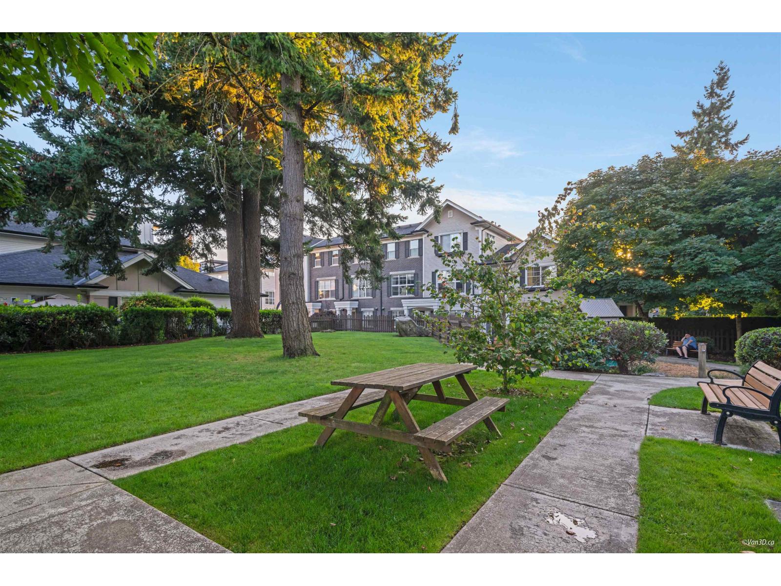 12 2469 164 Street Property Photo 36