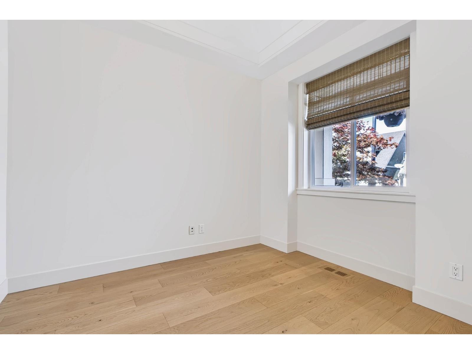 17294 0b Avenue Property Photo 6