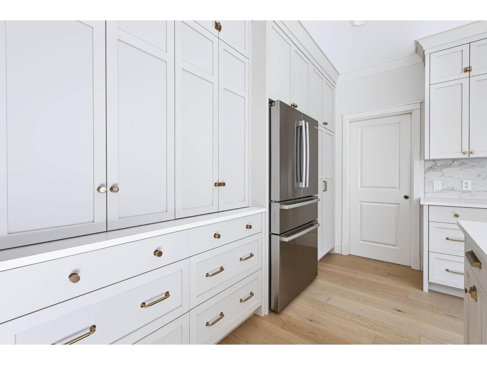 17294 0b Avenue Property Photo 9