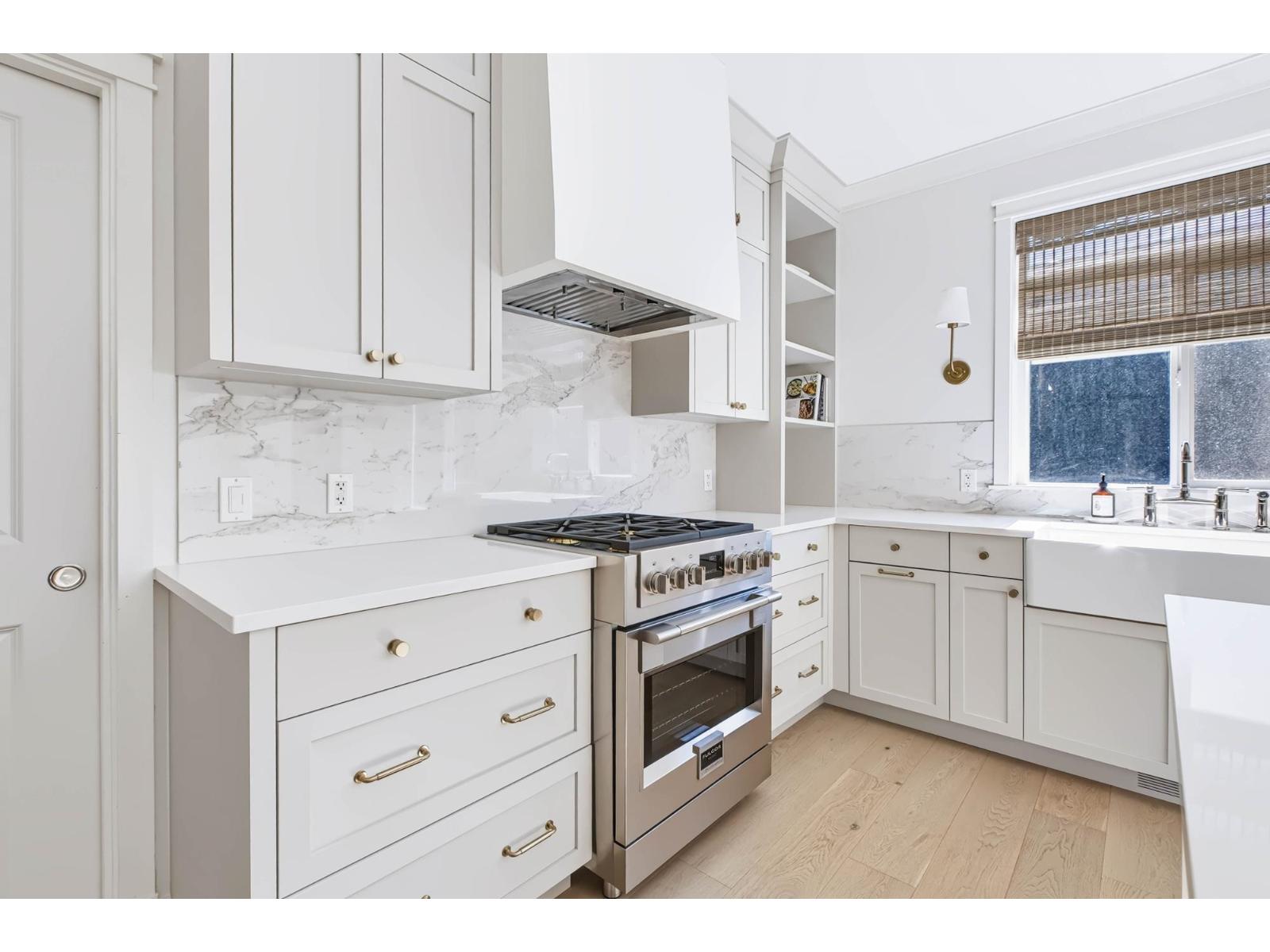 17294 0b Avenue Property Photo 10