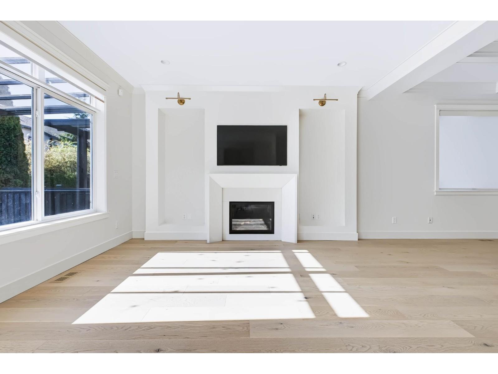 17294 0b Avenue Property Photo 17
