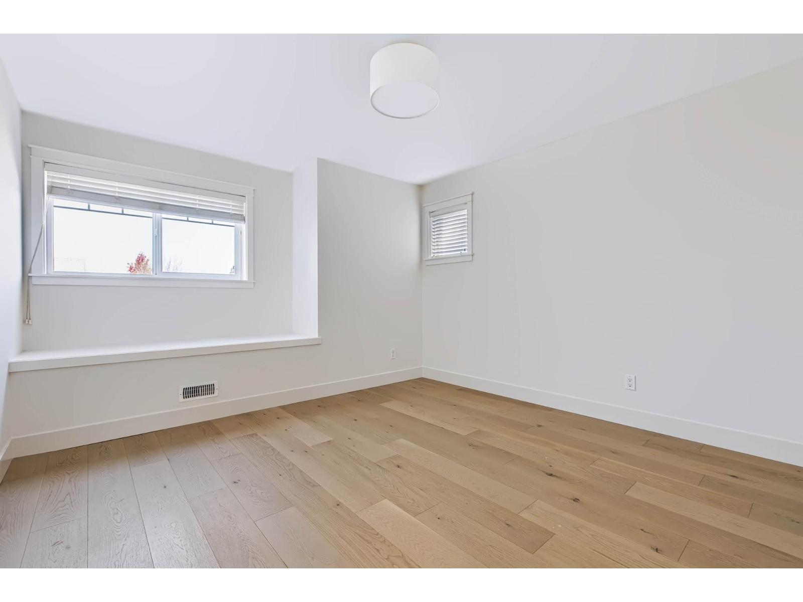 17294 0b Avenue Property Photo 28