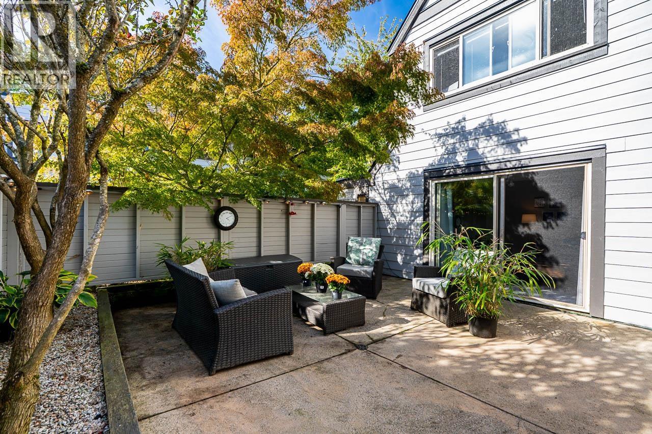 157 5421 10 Avenue Property Photo 2