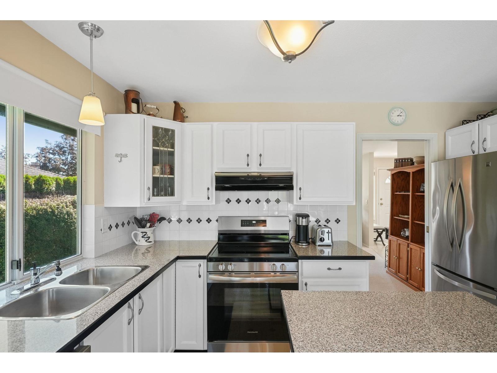5742 190 Street Property Photo 9