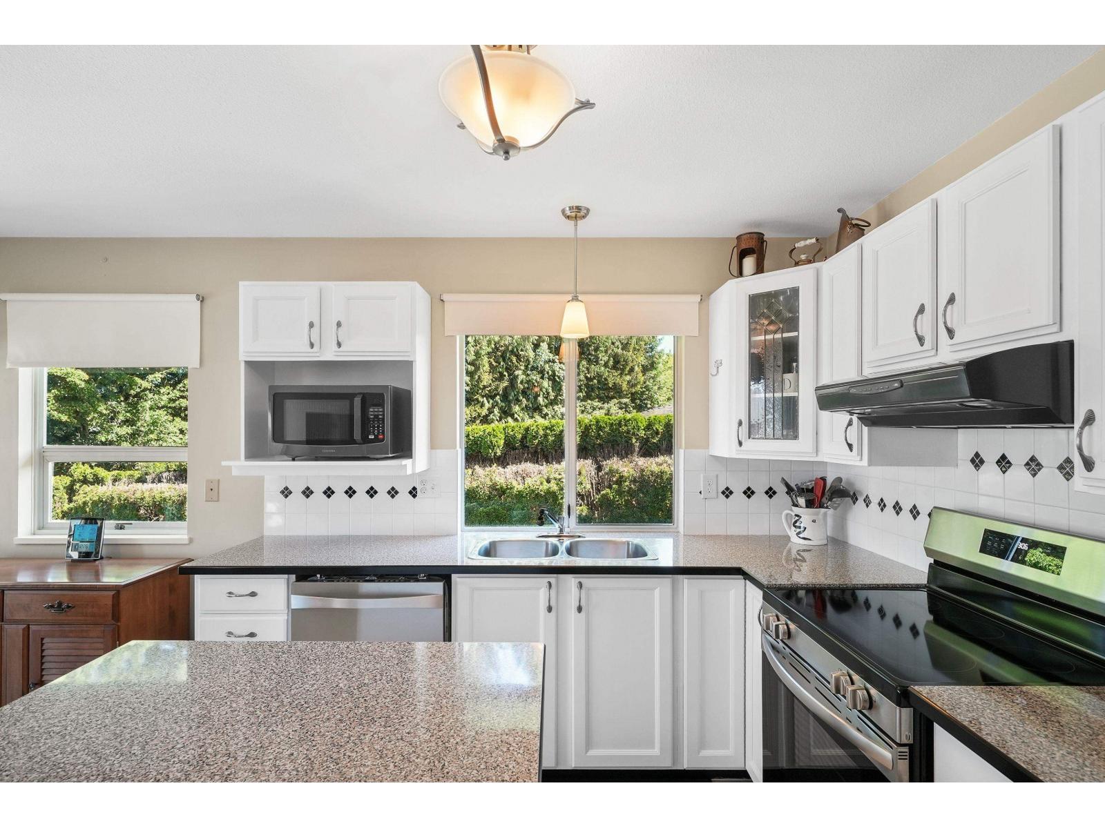 5742 190 Street Property Photo 10