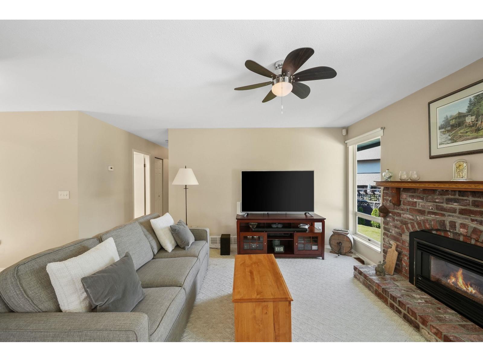 5742 190 Street Property Photo 12