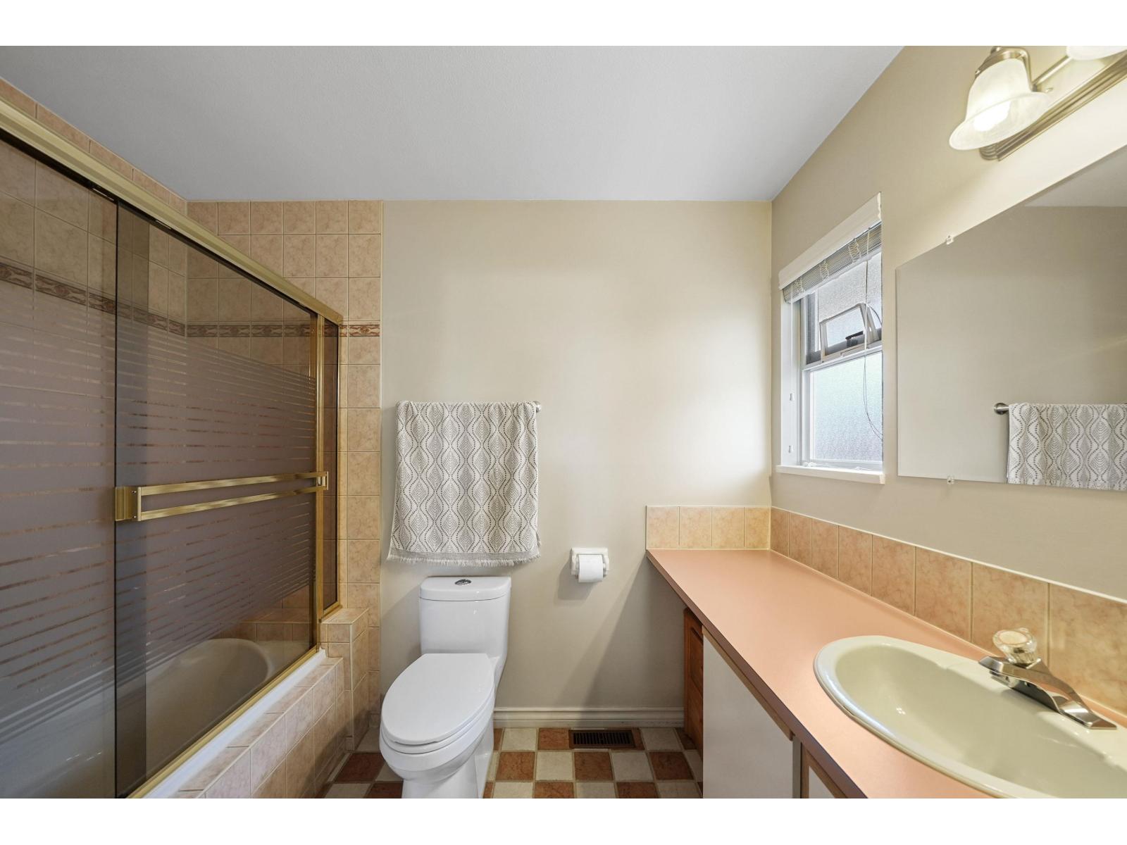 5742 190 Street Property Photo 16