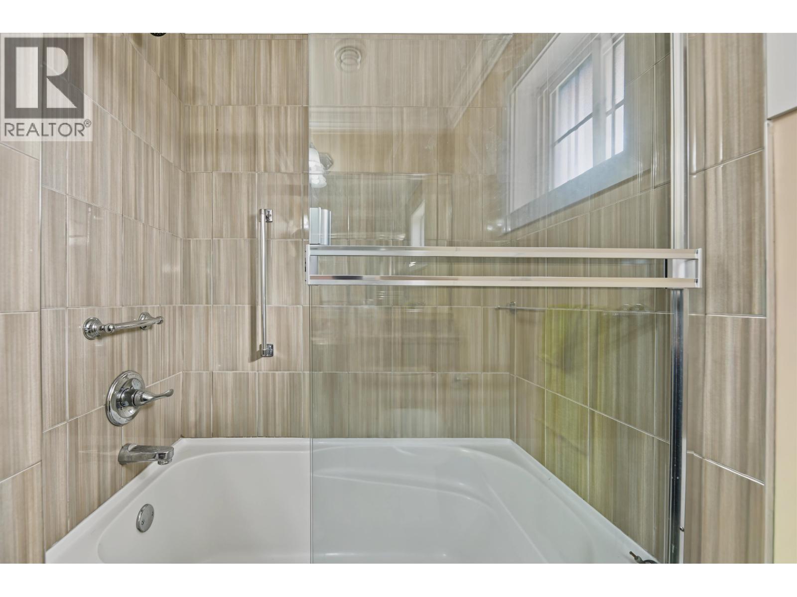 1124 E 12th Avenue Property Photo 19