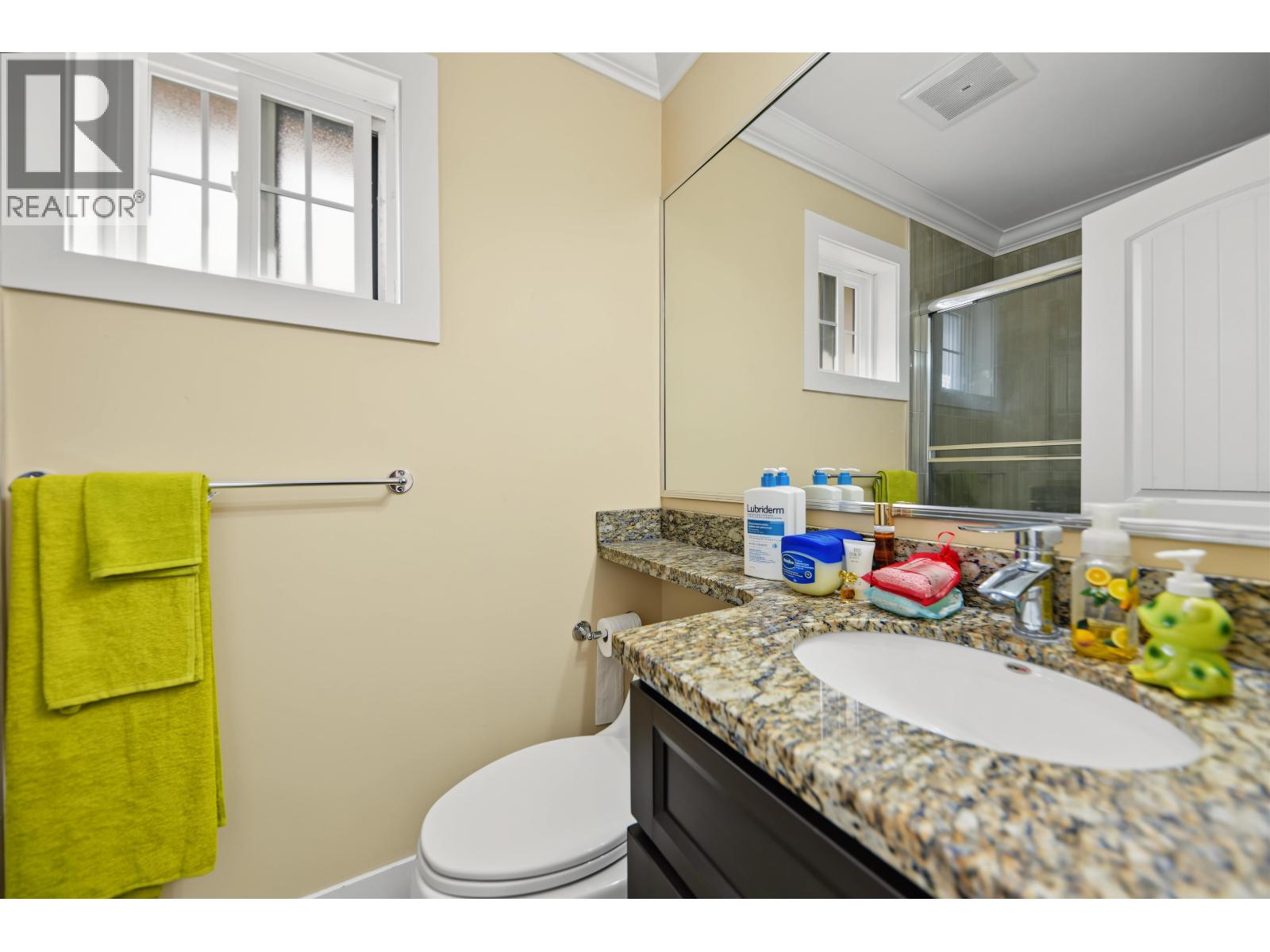 1124 E 12th Avenue Property Photo 20