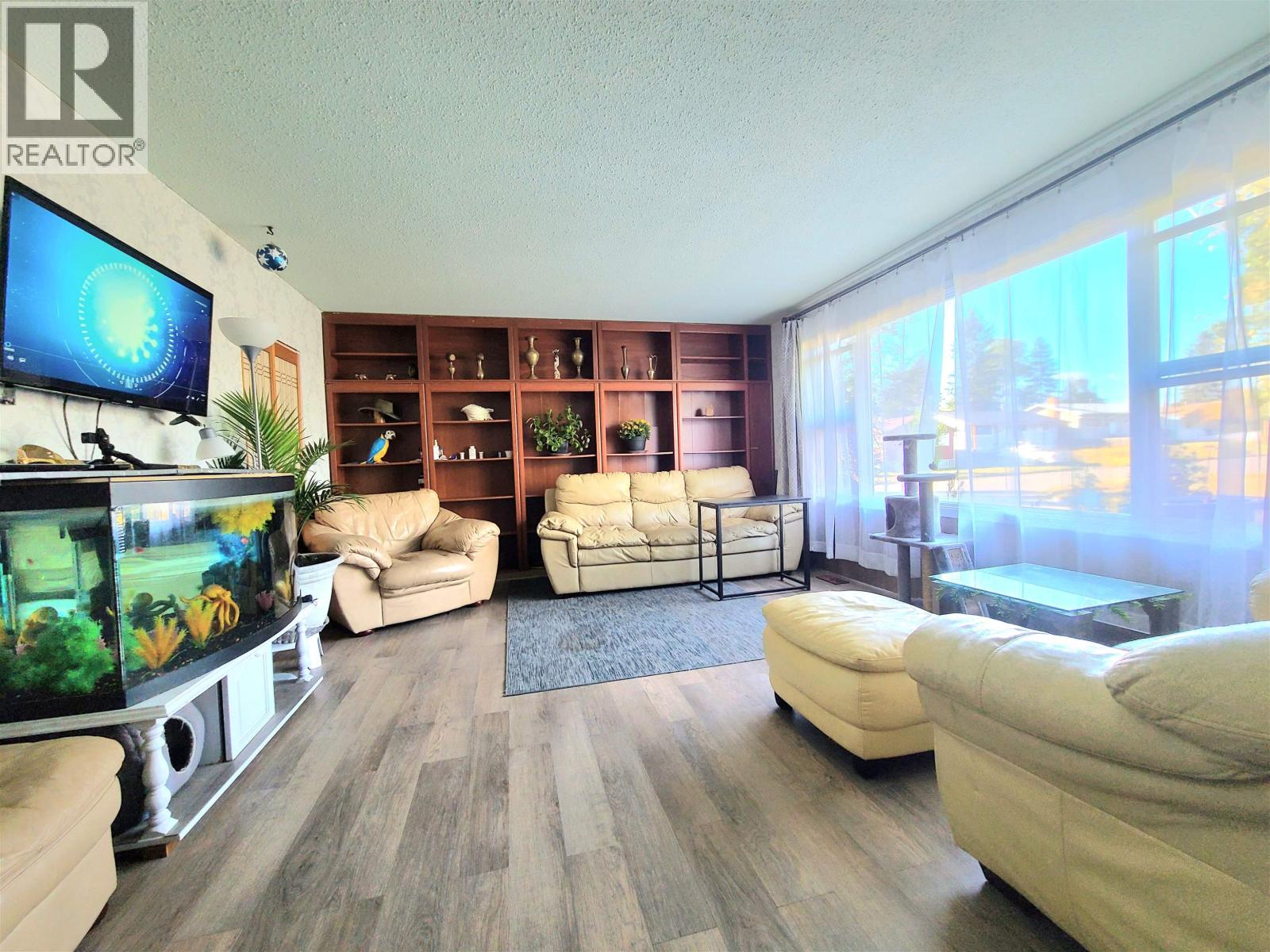 1385 Milburn Avenue Property Photo 2
