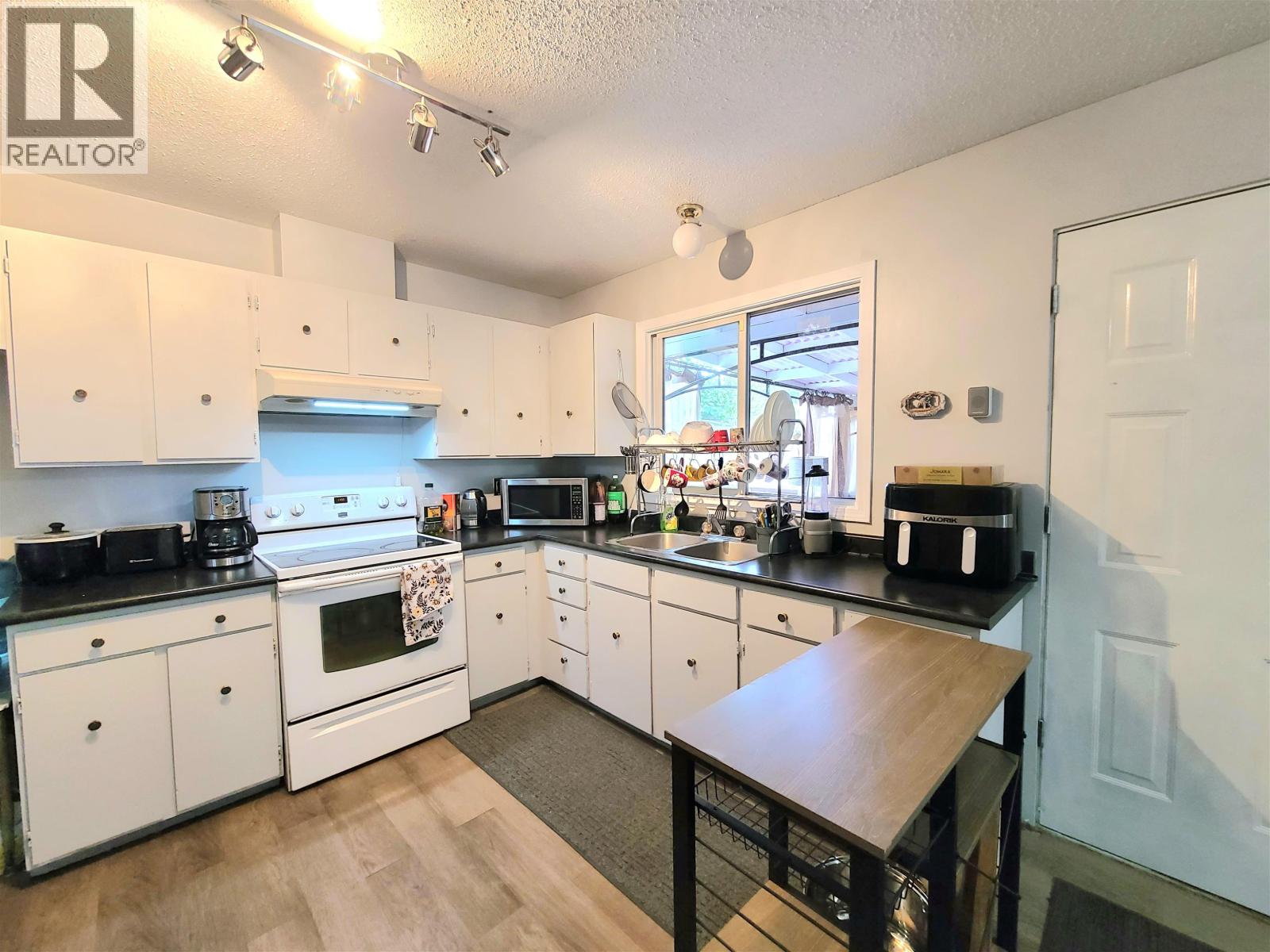 1385 Milburn Avenue Property Photo 8