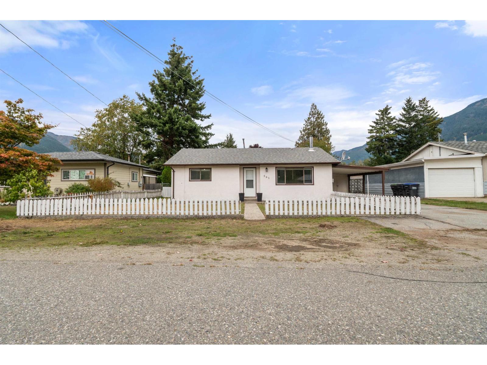 561 Thacker Avenue Property Photo 4