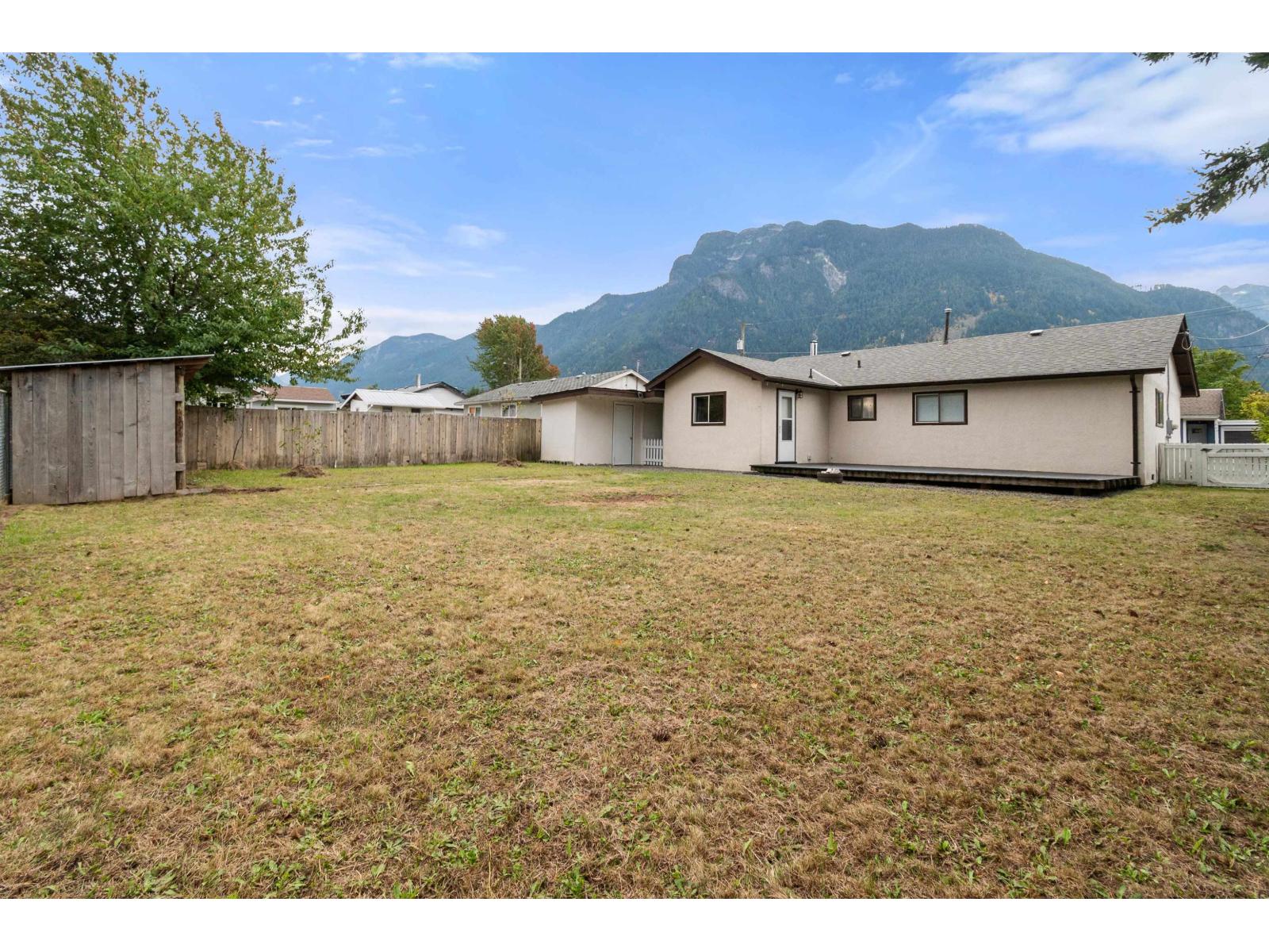 561 Thacker Avenue Property Photo 8