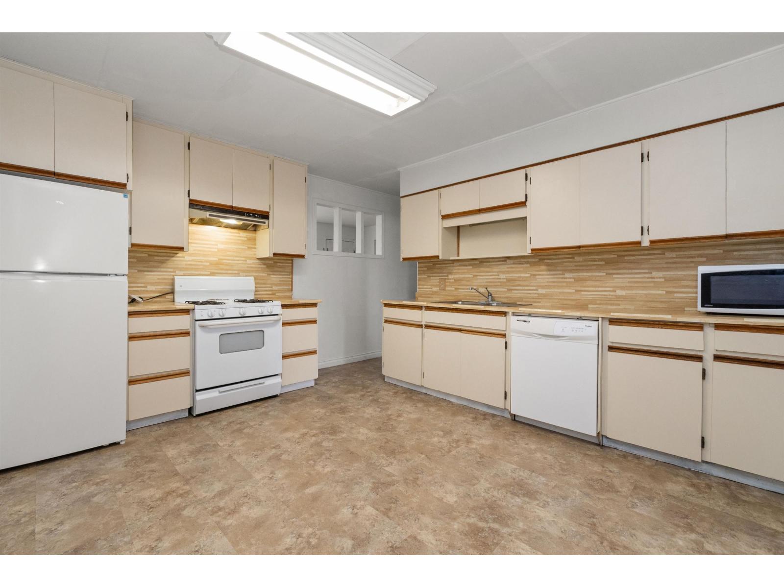 561 Thacker Avenue Property Photo 13