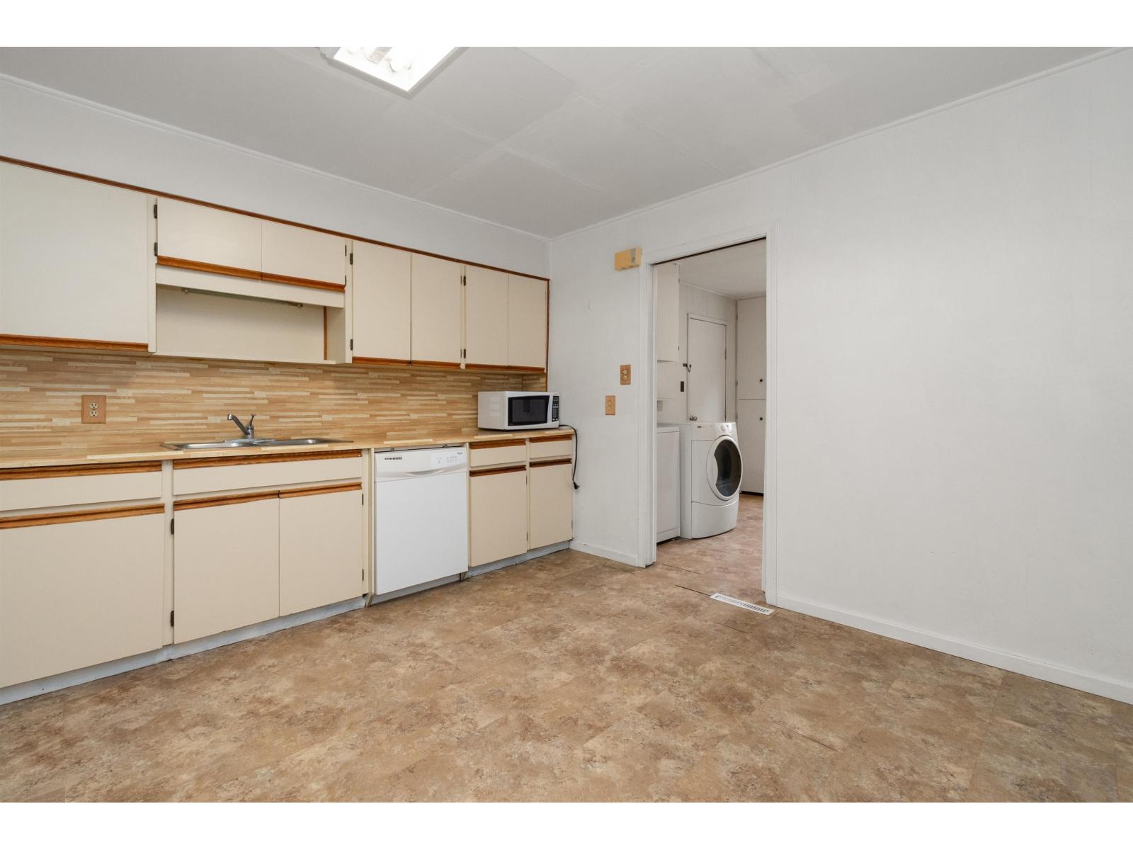 561 Thacker Avenue Property Photo 14