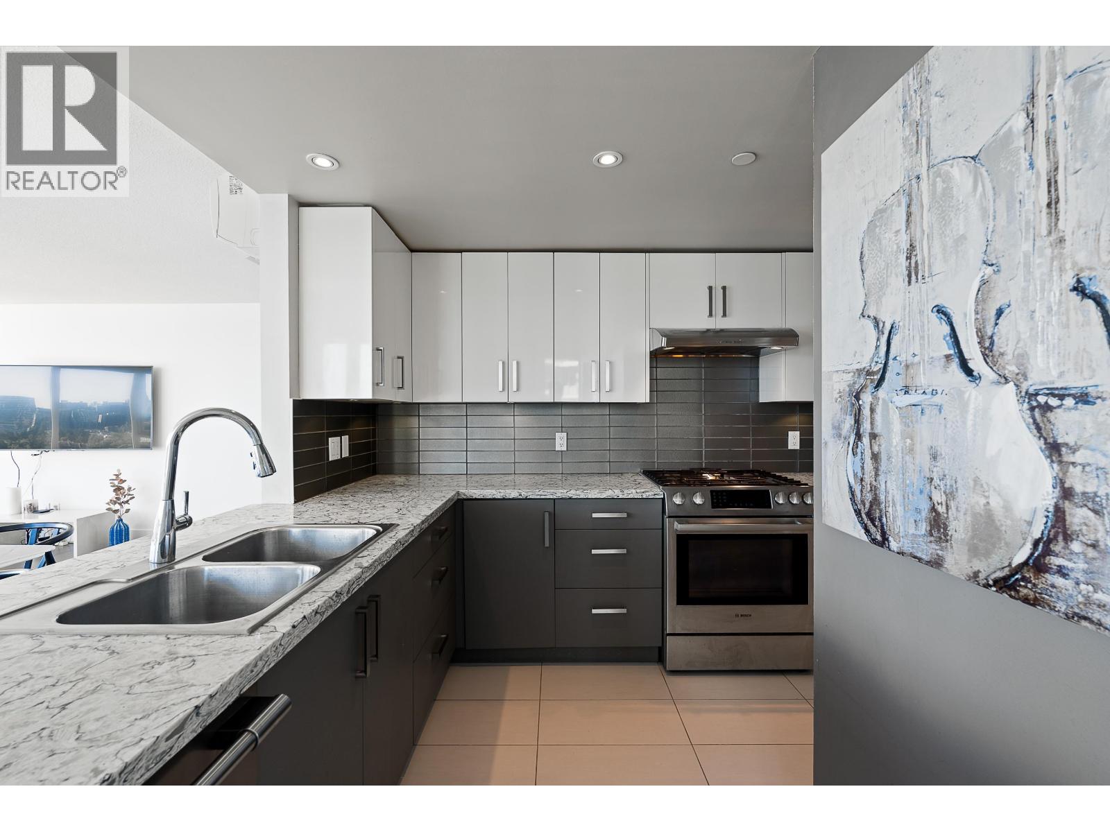 1202 1383 Marinaside Crescent Property Photo 9