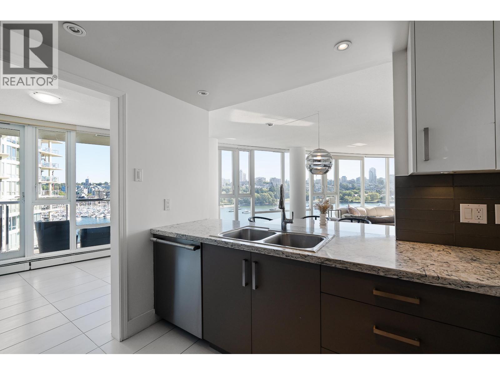 1202 1383 Marinaside Crescent Property Photo 11