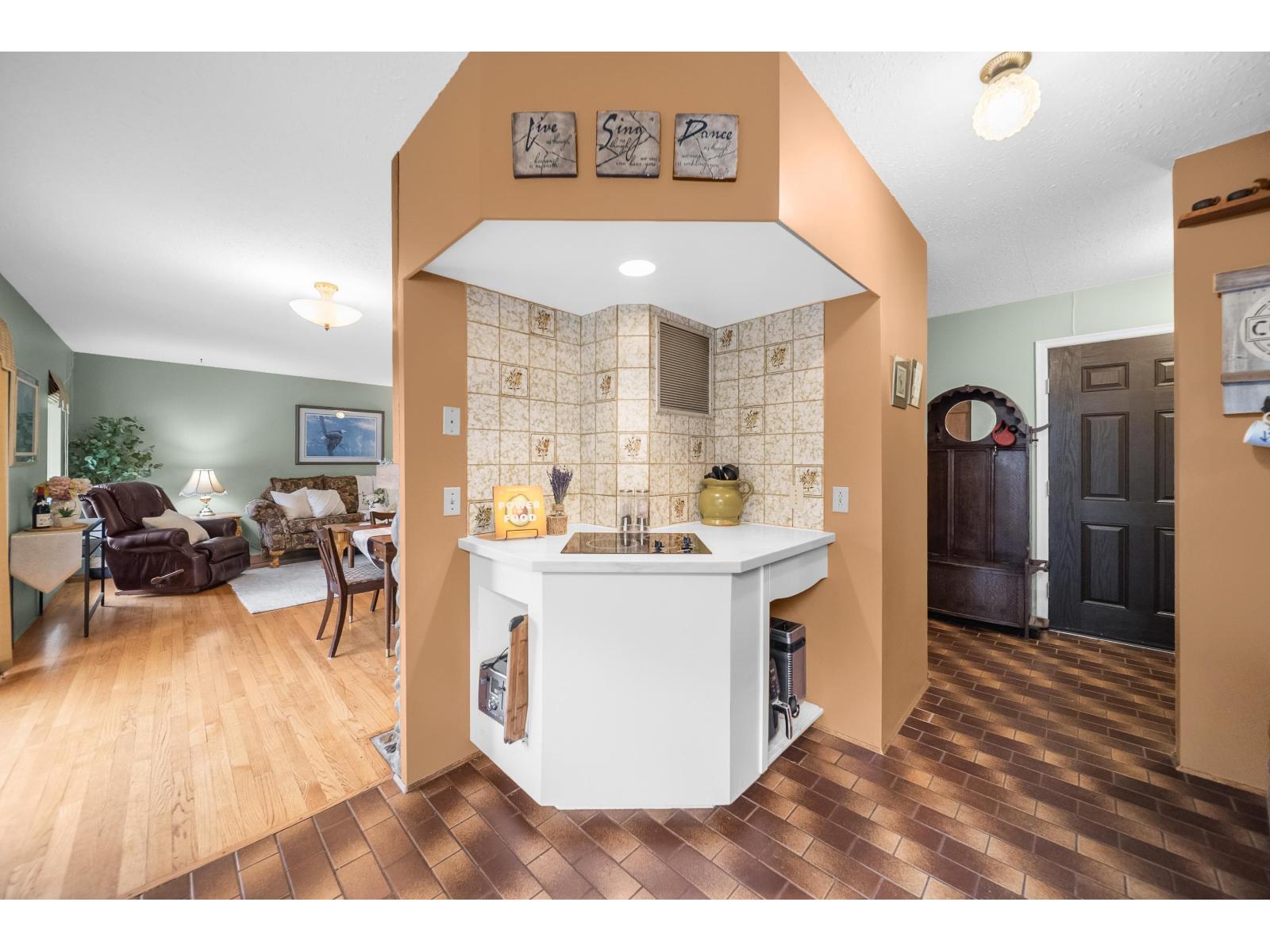 1240 224 Street Property Photo 14