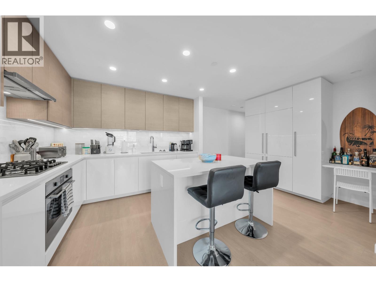 2506 4168 Lougheed Highway Property Photo 1