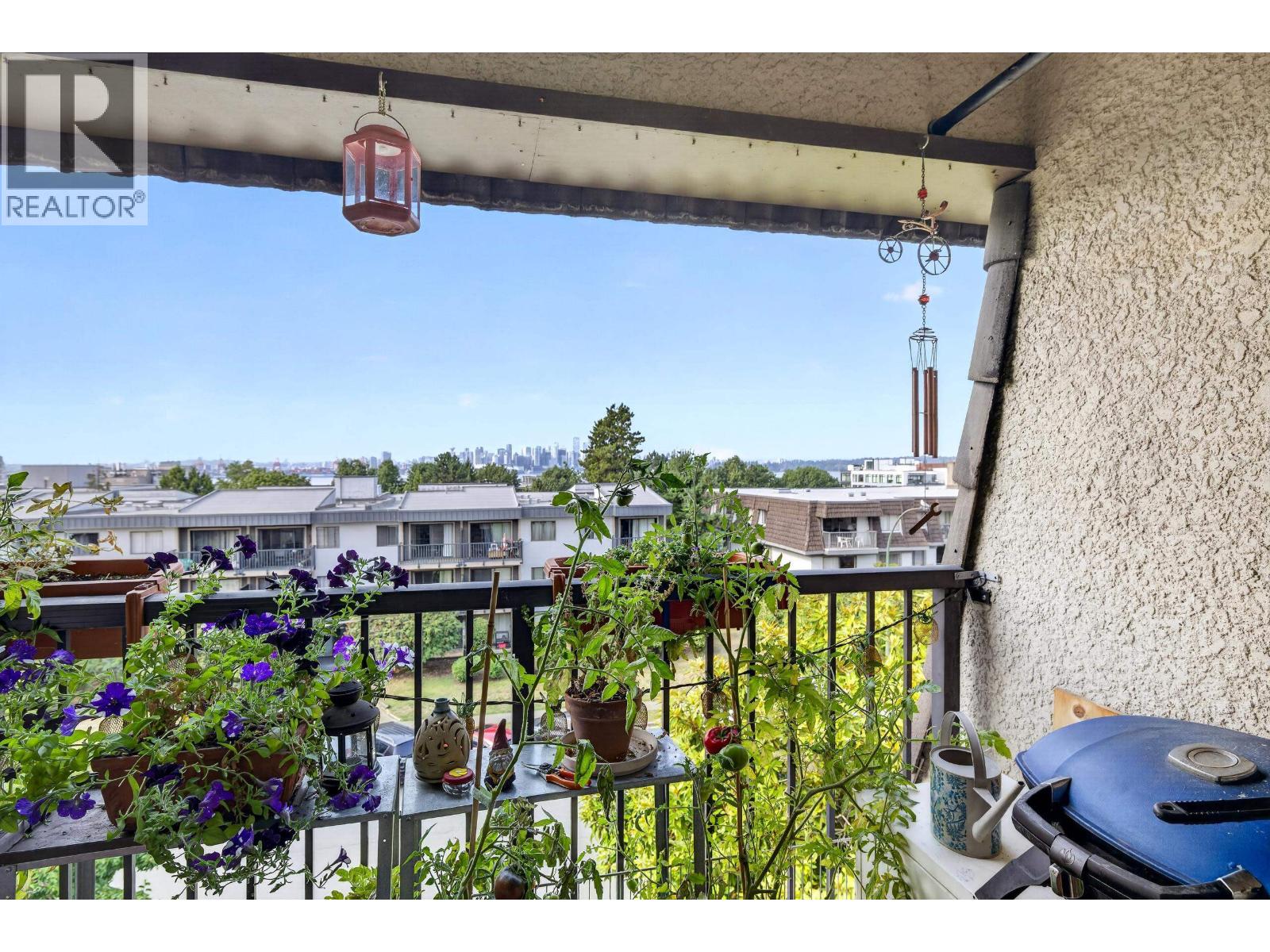 307 252 W 2nd Street Property Photo 25