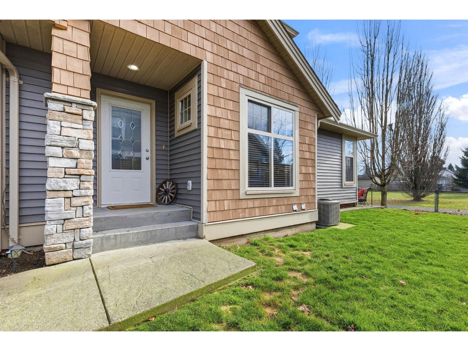46150 Riverside Drive #4 Property Photo 3