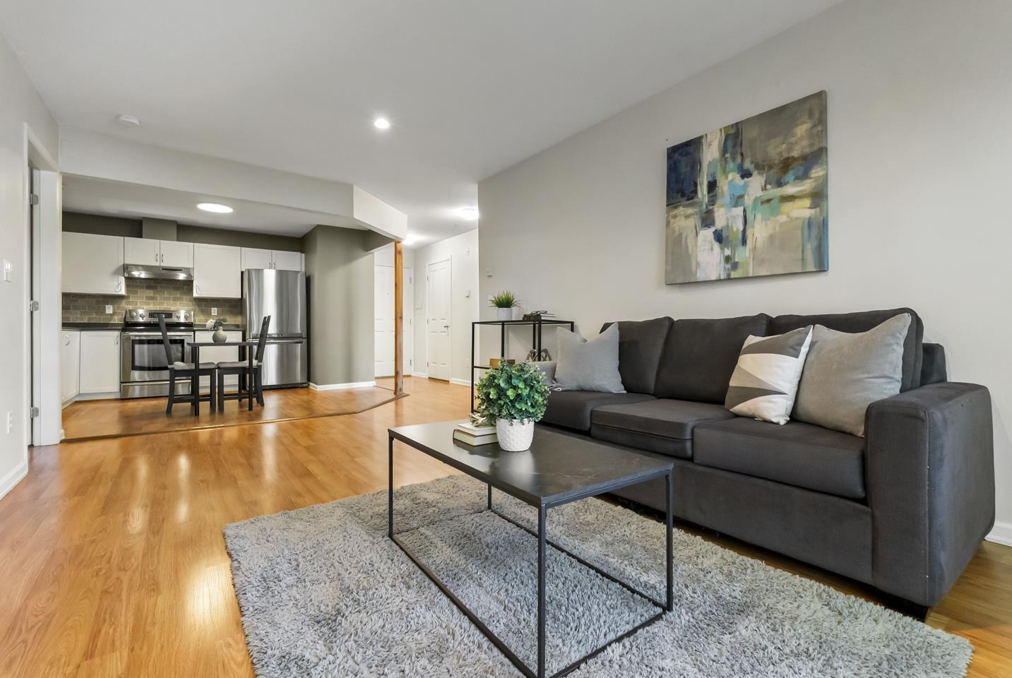 311 10188 155 Street Property Photo 2