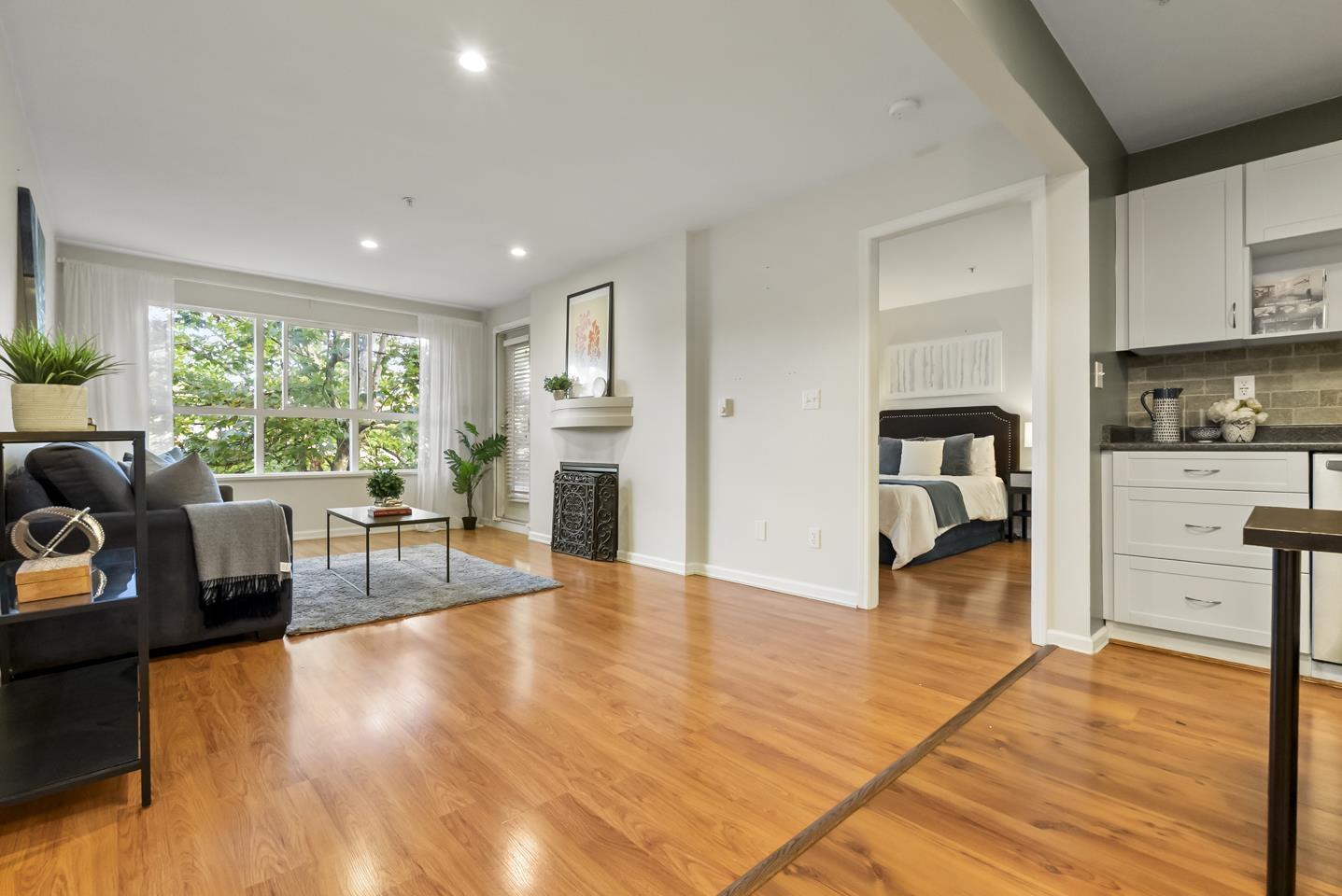 311 10188 155 Street Property Photo 5