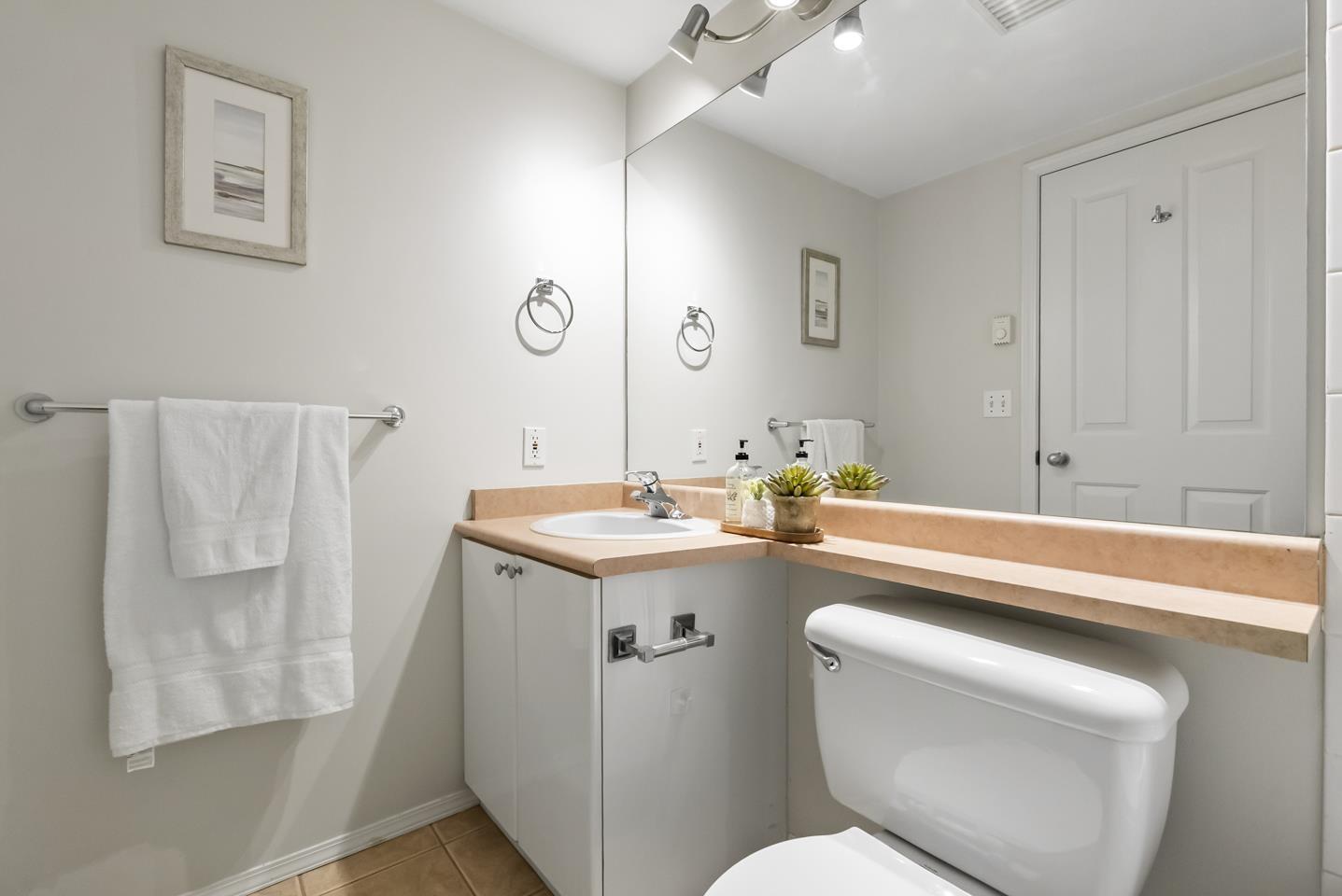 311 10188 155 Street Property Photo 10