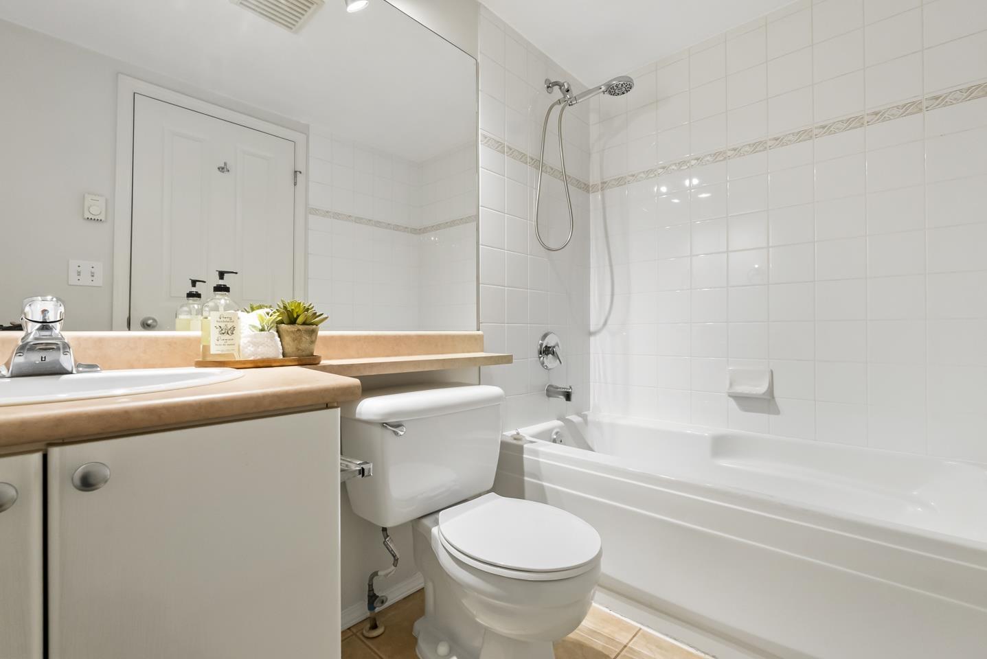 311 10188 155 Street Property Photo 11