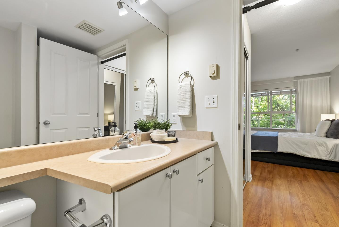 311 10188 155 Street Property Photo 16