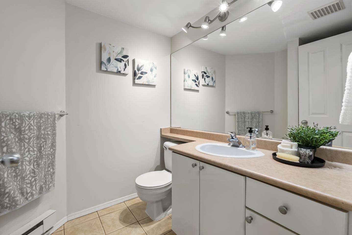 311 10188 155 Street Property Photo 17