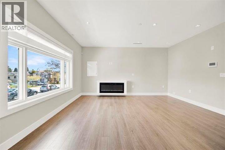 3128 Kings Avenue Property Photo 3