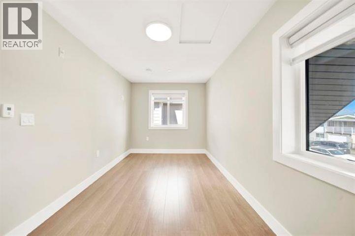 3128 Kings Avenue Property Photo 10