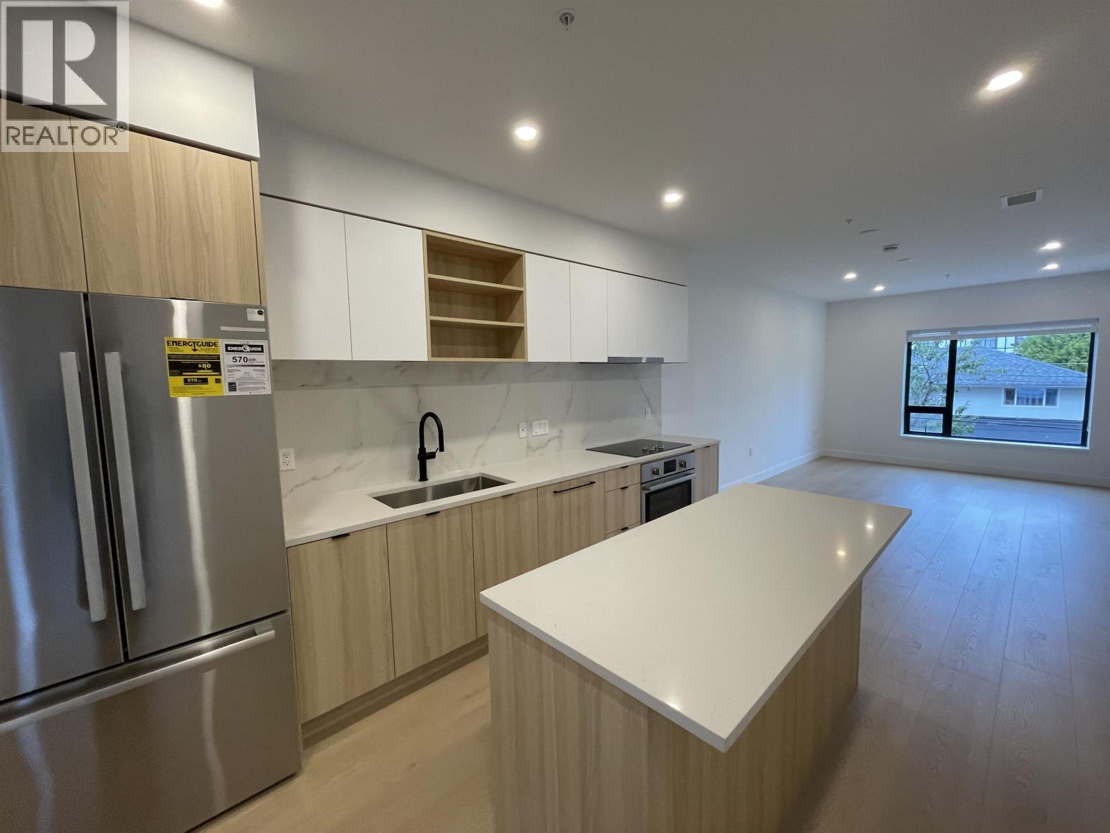 Th22 8899 Spires Road Property Photo 3