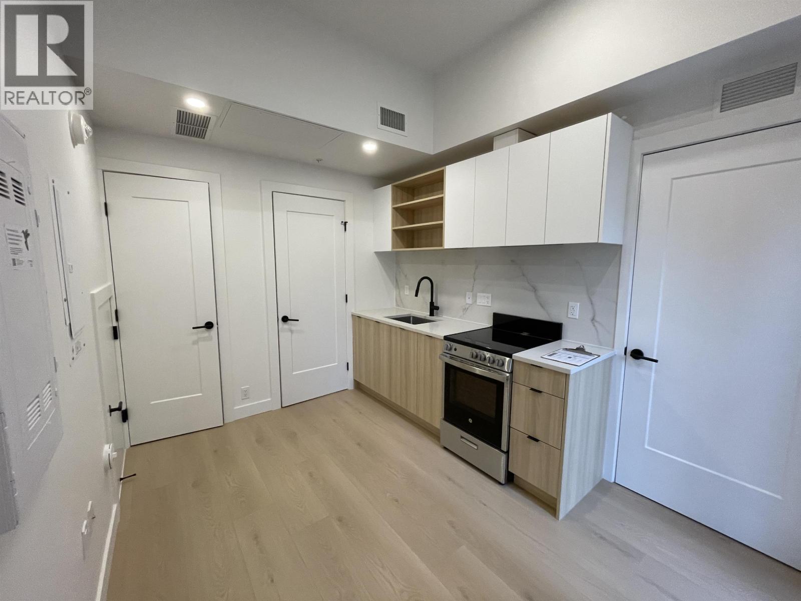 Th22 8899 Spires Road Property Photo 10