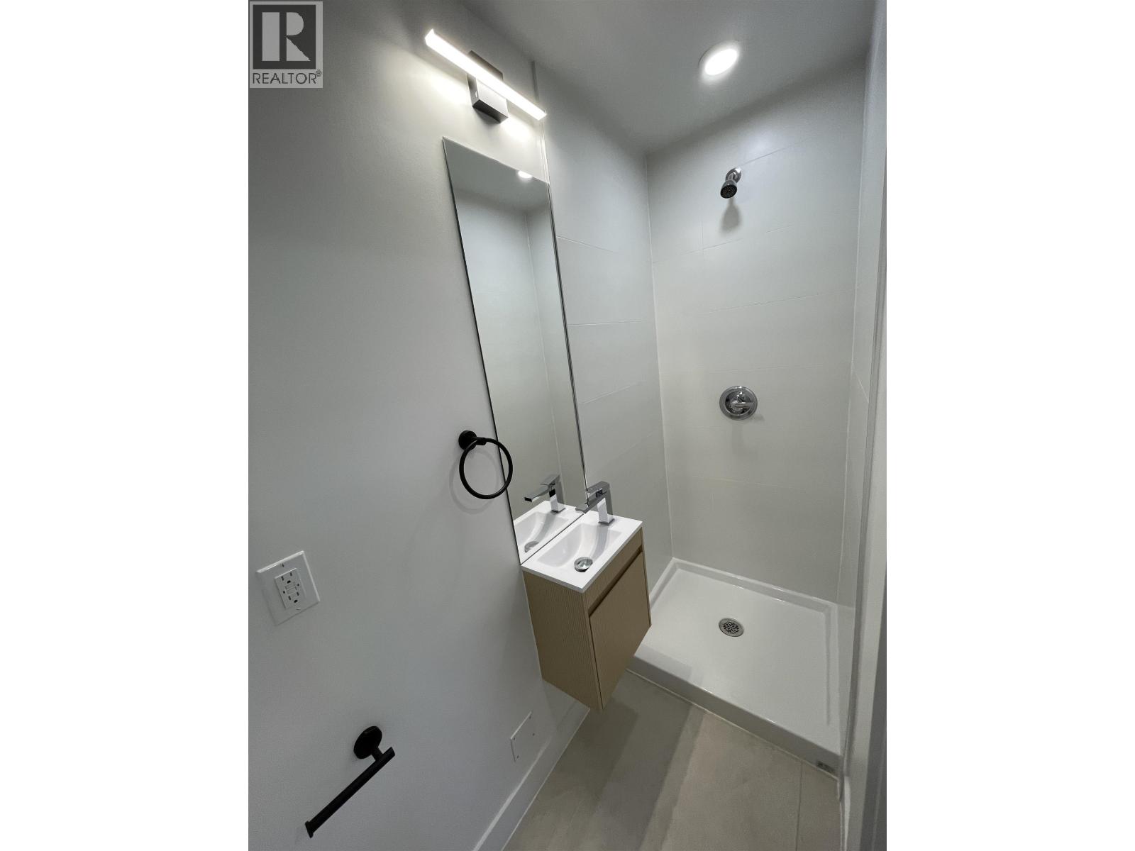 Th22 8899 Spires Road Property Photo 13