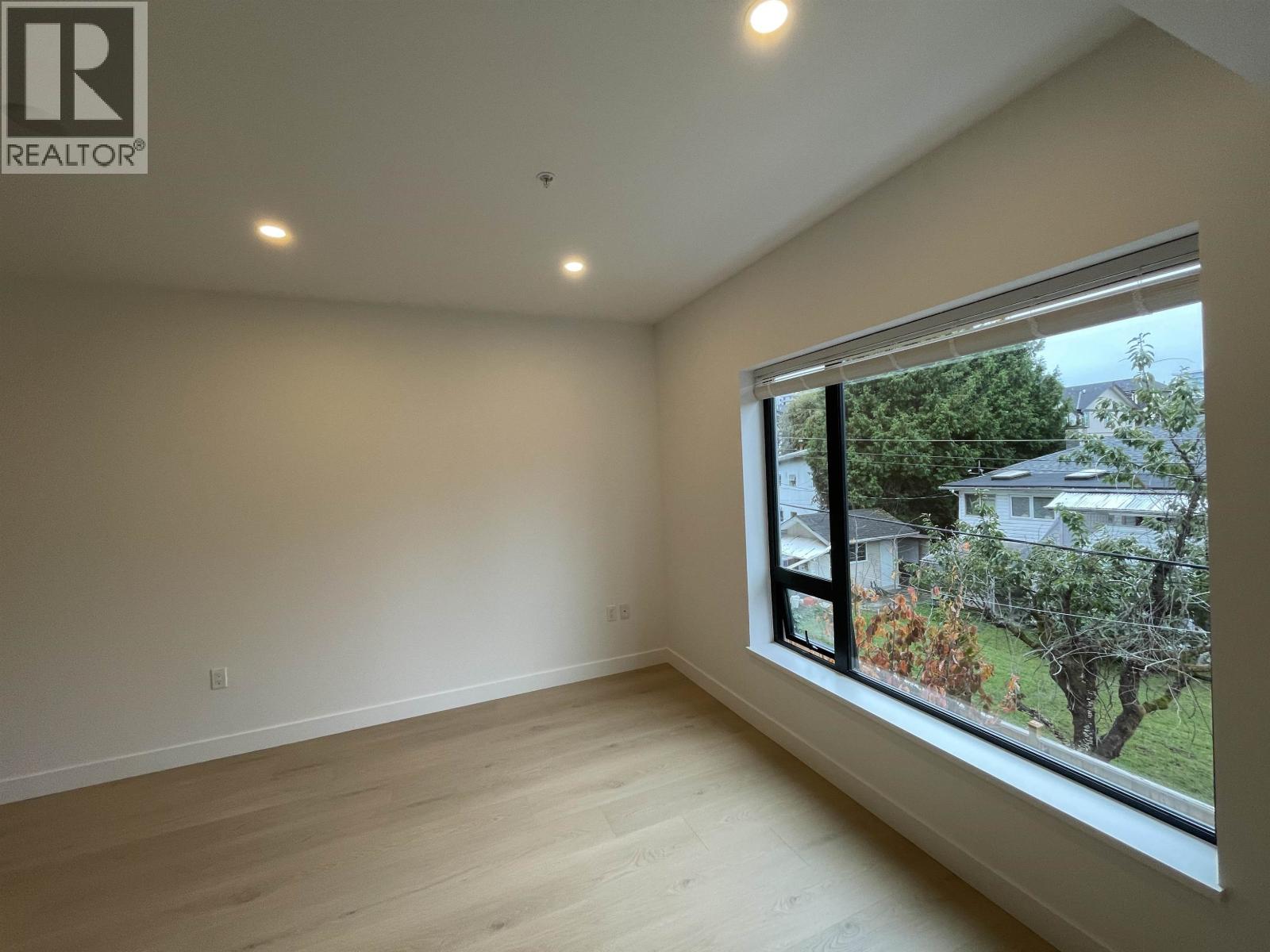 Th22 8899 Spires Road Property Photo 17