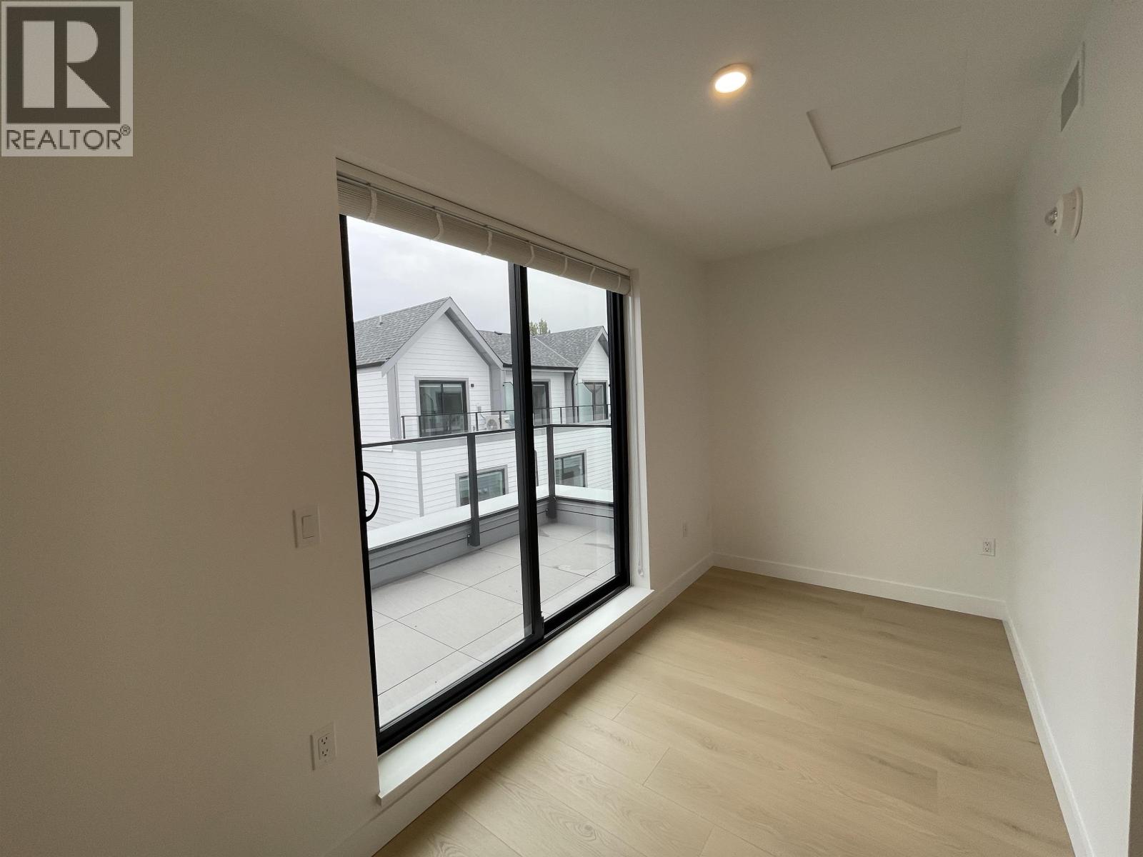 Th22 8899 Spires Road Property Photo 20