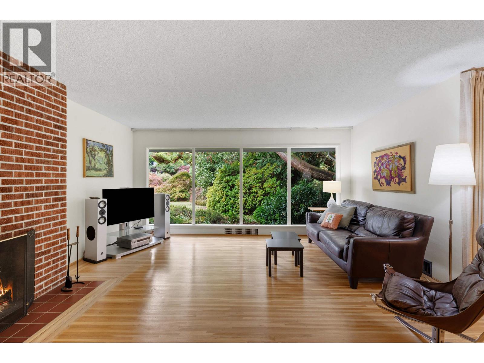 3692 Sunnycrest Drive Property Photo 3