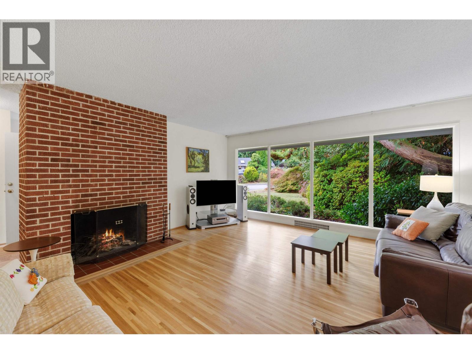 3692 Sunnycrest Drive Property Photo 4